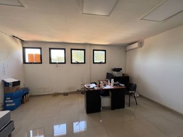 ALQUILER OFICINA 40 MTS2 PILAR VILLA MORRA