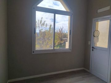 Casa 6 ambientes  alquiler en Maschwitz con pileta