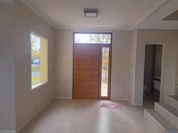 Casa 6 ambientes  alquiler en Maschwitz con pileta