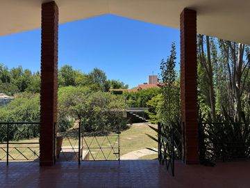 VENTA CASA GRAN LOTE PARA HOUSING VILLA CARLOS PAZ