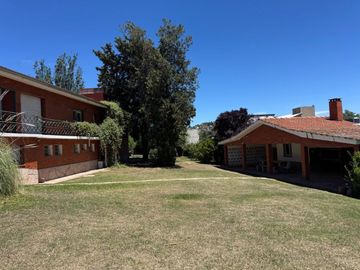 VENTA CASA GRAN LOTE PARA HOUSING VILLA CARLOS PAZ