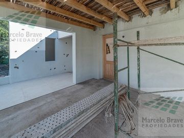 Venta Casa 5 ambientes en lote de 640m2, Rio hondo al 200, Manzanares, Santa Clara.
