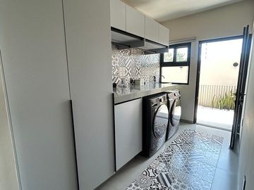 CASA DE REVISTA/ Grande, Moderna y Lujosa