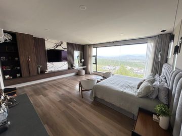 CASA DE REVISTA/ Grande, Moderna y Lujosa