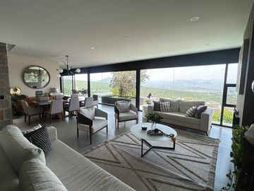 CASA DE REVISTA/ Grande, Moderna y Lujosa