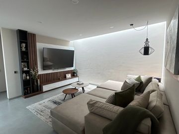 CASA DE REVISTA/ Grande, Moderna y Lujosa
