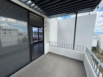 CASA EN RENTA, EN ZIBATA, EL MARQUES, QUERETARO
