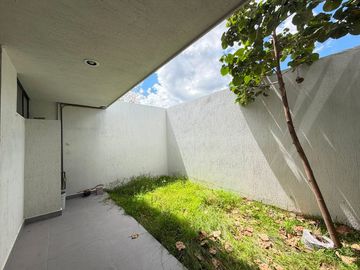 CASA EN RENTA, EN ZIBATA, EL MARQUES, QUERETARO