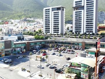 Renta local comercial planta baja en San Jeronimo, Monterrey.