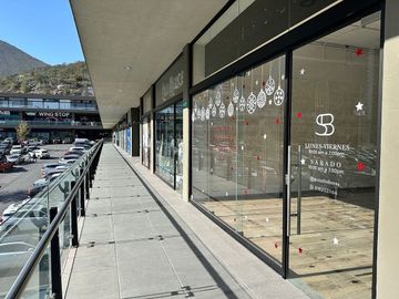 Renta Local Comercial en Plaza Vía 02, Colinas de San Jerónimo