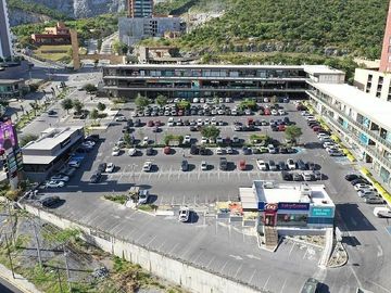Renta Local Comercial en Plaza Vía 02, Colinas de San Jerónimo