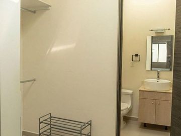 CASA MINIMALISTA AMUEBLADA Y EQUIPADA EN RESIDENCIAL TERRA MAGNA