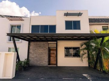CASA MINIMALISTA AMUEBLADA Y EQUIPADA EN RESIDENCIAL TERRA MAGNA