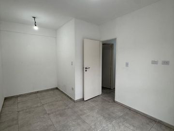 Departamento tres ambientes - con cochera - Lanusita
