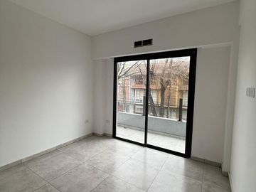 Departamento tres ambientes - con cochera - Lanusita