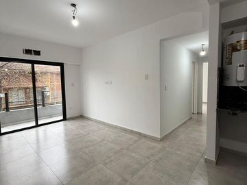 Departamento tres ambientes - con cochera - Lanusita