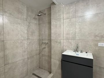 Departamento tres ambientes - con cochera - Lanusita