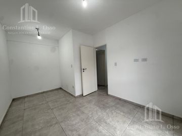 Departamento tres ambientes - con cochera - Lanusita