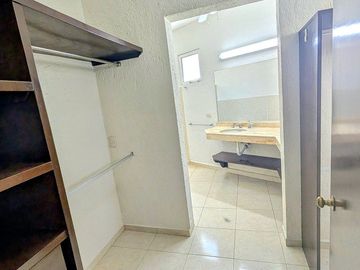 Casa en Renta o Venta dentro de Club de Golf la Ceiba de una planta