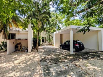 Casa en Renta o Venta dentro de Club de Golf la Ceiba de una planta