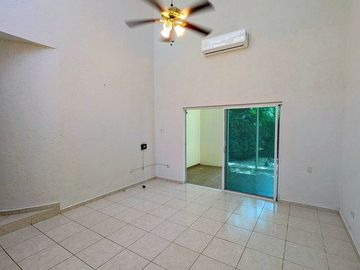 Casa en Renta o Venta dentro de Club de Golf la Ceiba de una planta