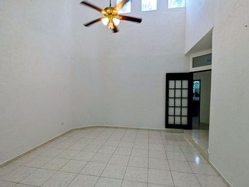 Casa en Renta o Venta dentro de Club de Golf la Ceiba de una planta