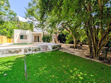 Casa en Renta o Venta dentro de Club de Golf la Ceiba de una planta