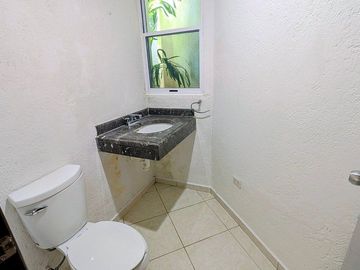 Casa en Renta o Venta dentro de Club de Golf la Ceiba de una planta