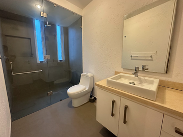 CASA EN VENTA CON ESTUDIO EN PARQUE CAIRO