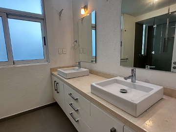 CASA EN VENTA CON ESTUDIO EN PARQUE CAIRO