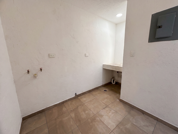 CASA EN VENTA CON ESTUDIO EN PARQUE CAIRO