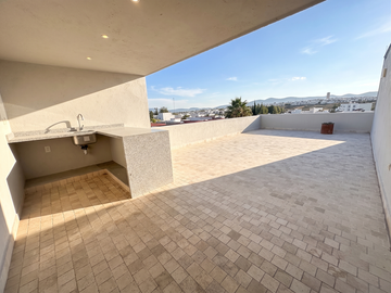 CASA EN VENTA CON ESTUDIO EN PARQUE CAIRO
