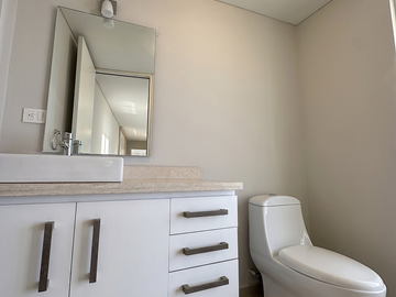 CASA EN VENTA CON ESTUDIO EN PARQUE CAIRO