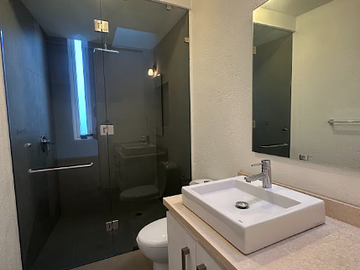 CASA EN VENTA CON ESTUDIO EN PARQUE CAIRO
