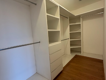 CASA EN VENTA CON ESTUDIO EN PARQUE CAIRO