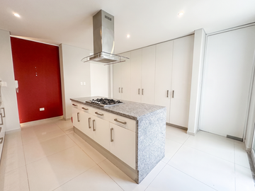 CASA EN VENTA CON ESTUDIO EN PARQUE CAIRO