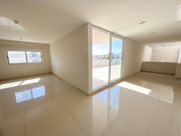 CASA EN VENTA CON ESTUDIO EN PARQUE CAIRO