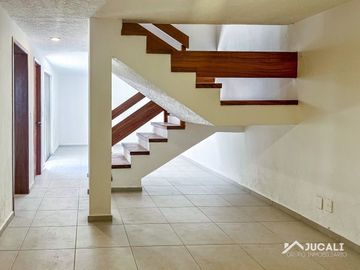 Casa en renta dentro de coto en Lomas Altas, Zapopan