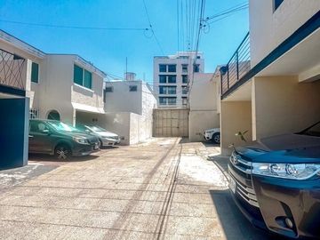 Casa en renta dentro de coto en Lomas Altas, Zapopan