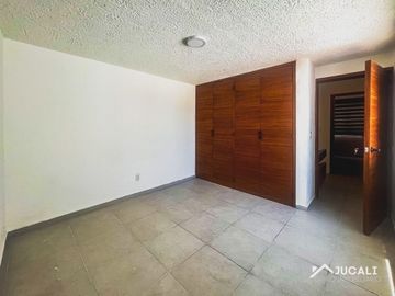 Casa en renta dentro de coto en Lomas Altas, Zapopan