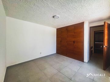 Casa en renta dentro de coto en Lomas Altas, Zapopan