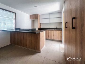 Casa en renta dentro de coto en Lomas Altas, Zapopan