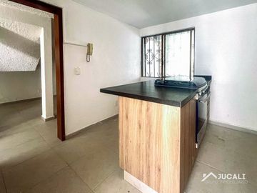 Casa en renta dentro de coto en Lomas Altas, Zapopan