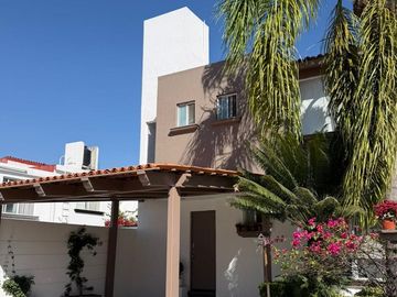 Casa / VENTA -  RENTA / Monte Blanco, Centro Sur, Querétaro, Qro.