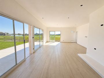 CASA A LA LAGUNA EN SANTA CLARA AL SUR | DISEÑO + VISTA ABIERTA