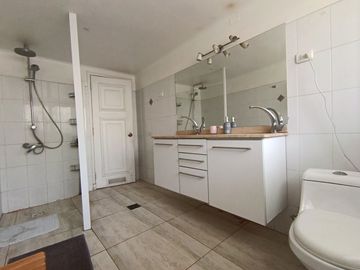 Venta de amplio departamento a pasos de Plaza Vergara en Viña del Mar