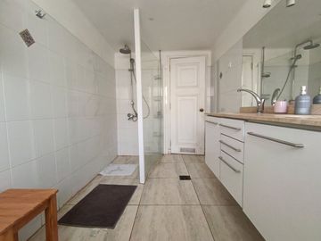 Venta de amplio departamento a pasos de Plaza Vergara en Viña del Mar