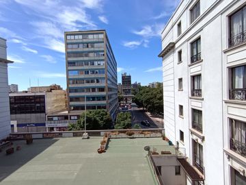 Venta de amplio departamento a pasos de Plaza Vergara en Viña del Mar