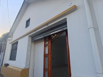 Excelente local comercial iluminado en Santa Inés.