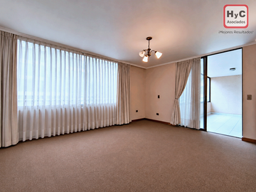 Amplio departamento!! 140M Totales 2dorm mas servicio!